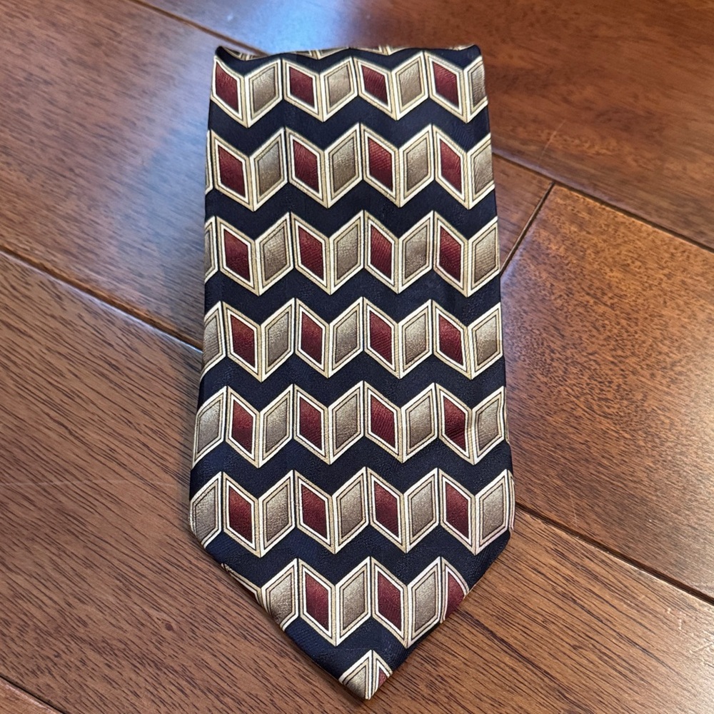 Elegant Chevron Silk Tie in Navy, Gold, and Burgundy